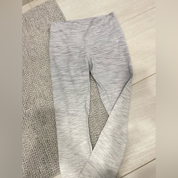 Lululemon wunder under size 8 ombré grey white leggings high rise 28” - Picture 7 of 8